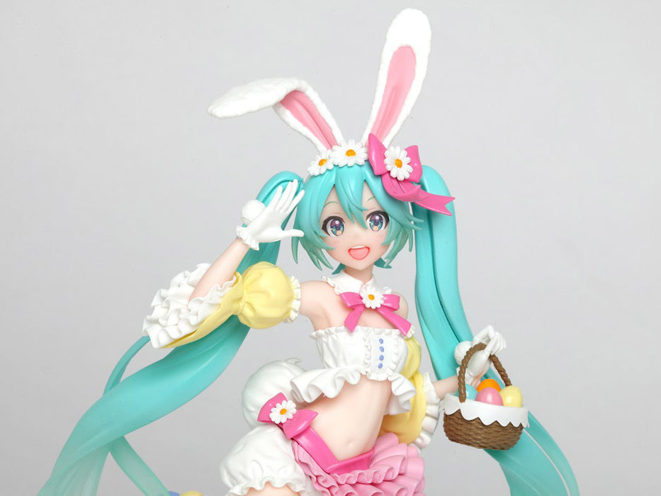 Taito Vocaloid Hatsune Miku (2nd Season Spring Ver.) Figure