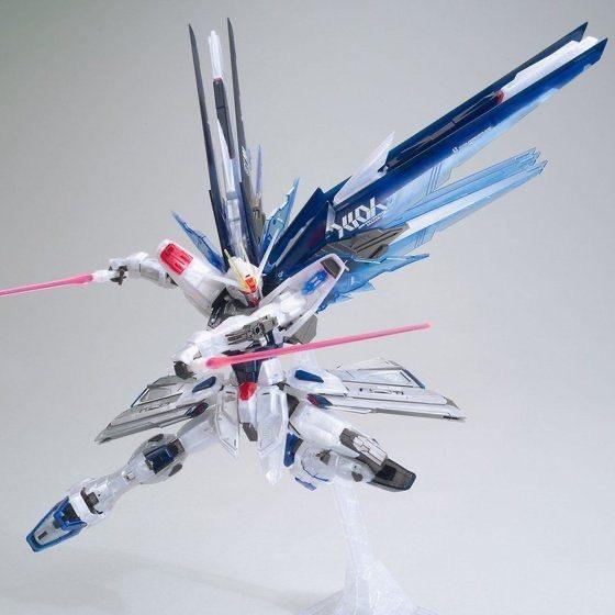 PRE-ORDER MG 1/100 The Gundam Base Limited Freedom Gundam Ver.2.0 Plastic Model Limited 186250