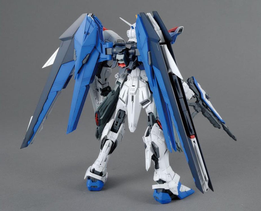 BANDAI Gundam MG 1/100 Freedom Gundam 2.0 Model Kit