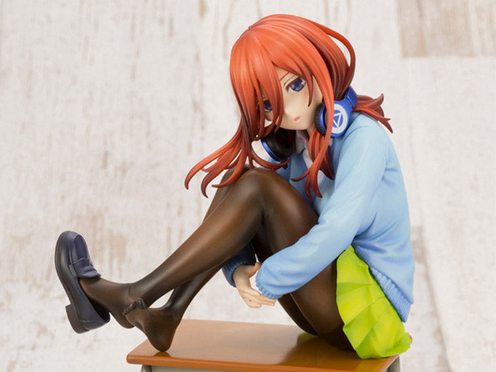 Kotobukiya The Quintessential Quintuplets Miku Nakano 1/8 Scale Figure