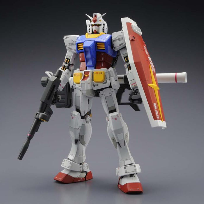 BANDAI Gundam MG 1/100 RX-78-2 Gundam Ver. 3.0 Model Kit